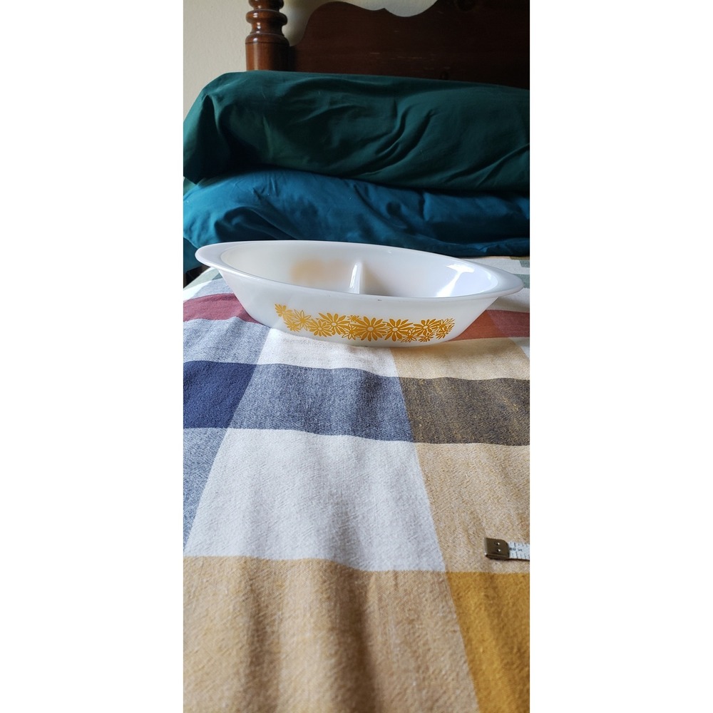Vintage Pyrex Butterfly Gold 1.5 Quart Divided Casserole‎ Dish 063 White Yellow